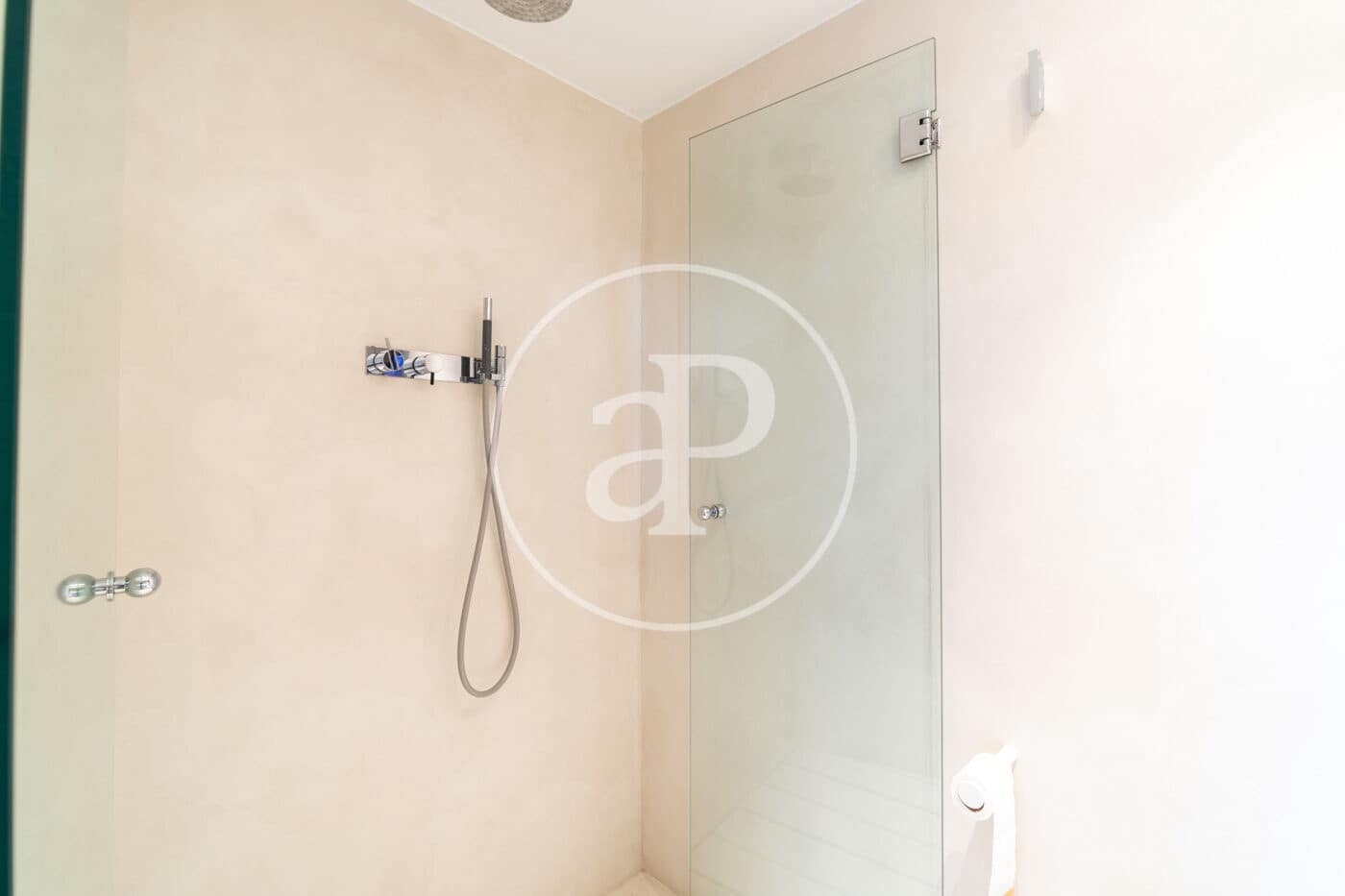 Chalet de 5 habitaciones en Barcelona ciudad en venta - 3.000.000 € (Ref: 9599515)