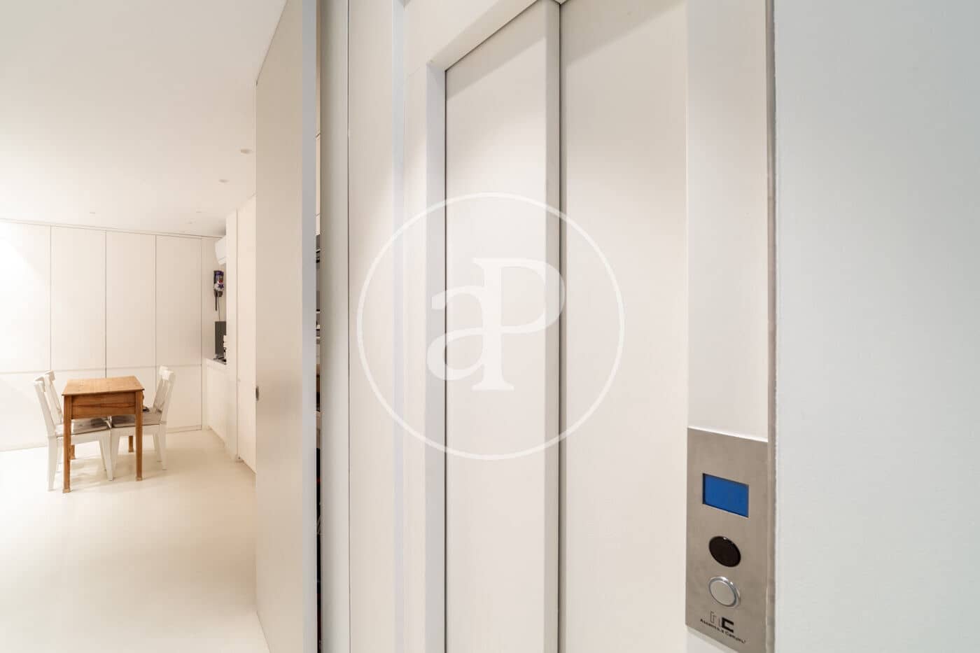 Chalet de 5 habitaciones en Barcelona ciudad en venta - 3.000.000 € (Ref: 9599515)