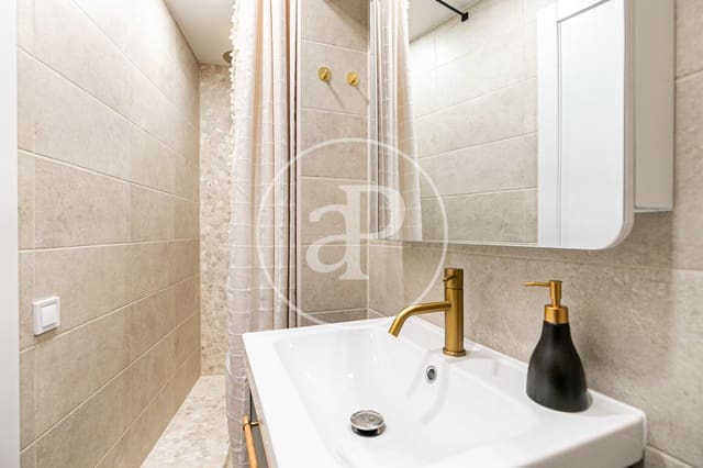 2 soveværelse Lejlighed til salg i Sants, Barcelona by - € 260.000 (Ref: 9599516)