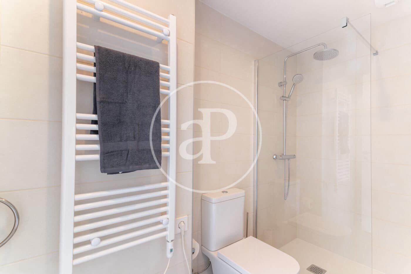 Ático de 3 habitaciones en Sitges en alquiler con piscina - 3.000 € (Ref: 9604955)