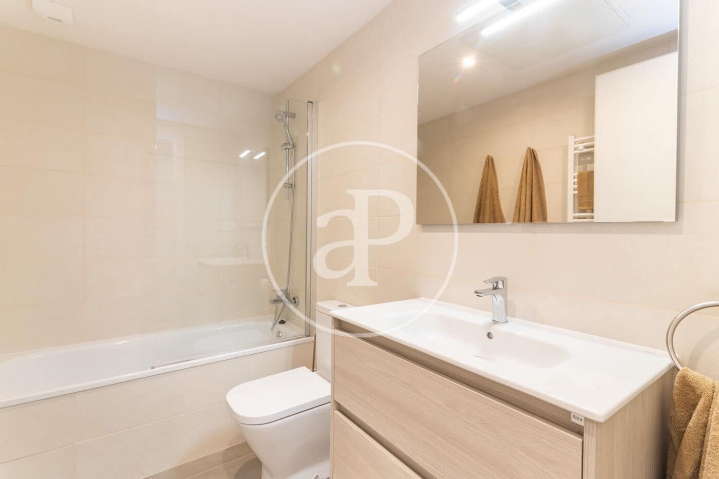 Ático de 3 habitaciones en Sitges en alquiler con piscina - 3.000 € (Ref: 9604955)