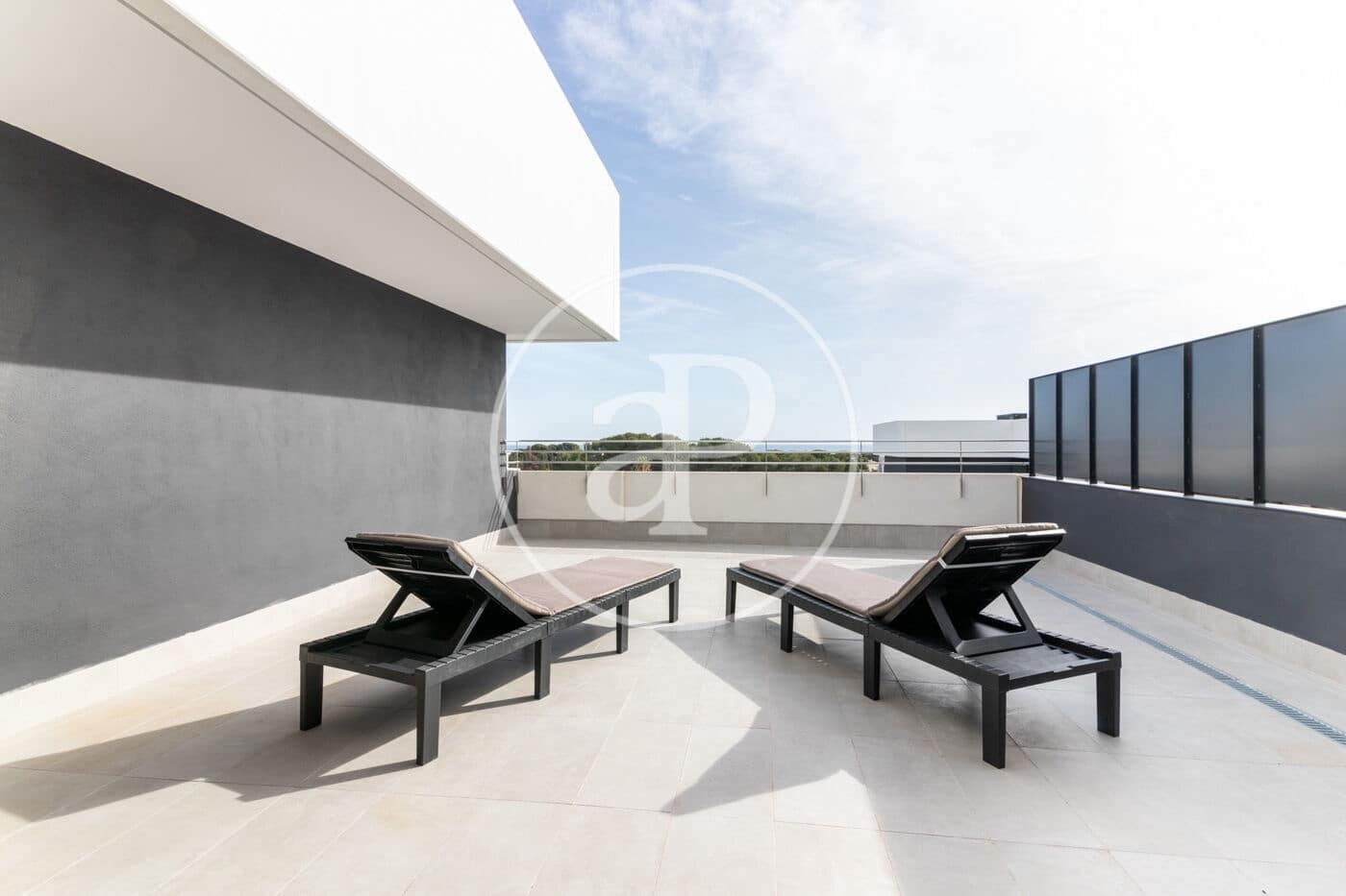 Ático de 3 habitaciones en Sitges en alquiler con piscina - 3.000 € (Ref: 9604955)