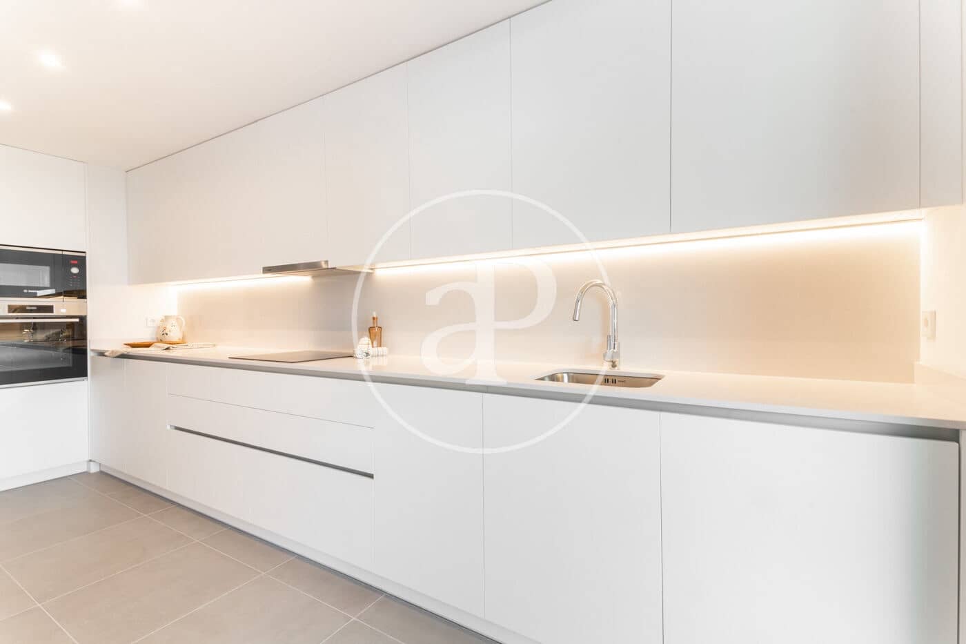 Ático de 3 habitaciones en Sitges en alquiler con piscina - 3.000 € (Ref: 9604955)