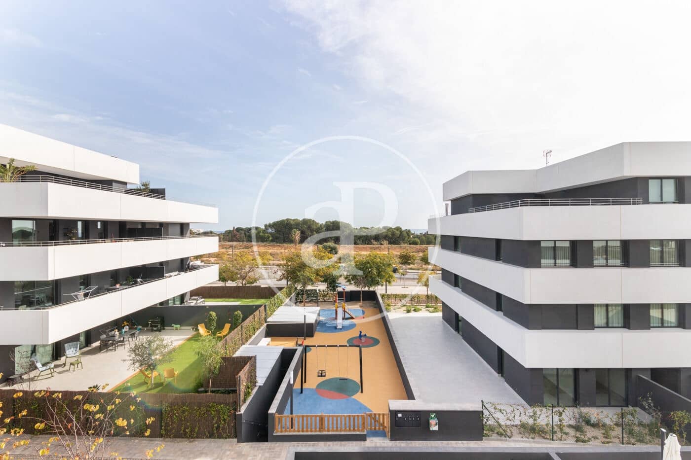 Ático de 3 habitaciones en Sitges en alquiler con piscina - 3.000 € (Ref: 9604955)