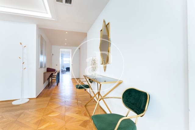 3 bedroom Apartment for rent in La Dreta de L'Eixample, Barcelona city - € 3,700 (Ref: 9604957)