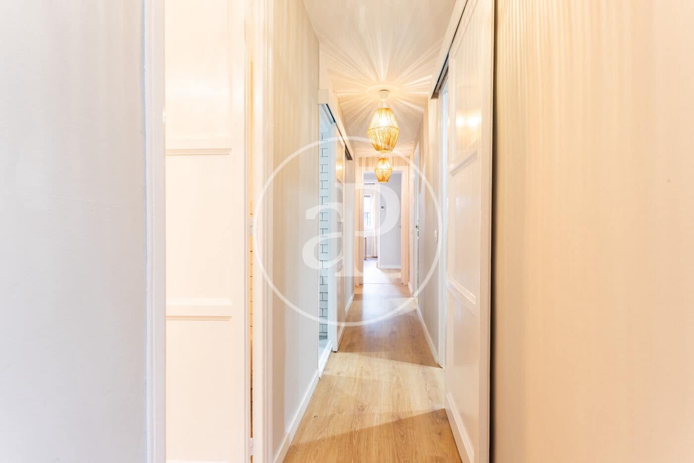 Appartement de 4 chambres à louer à Barcelone ville - 2 300 € (Ref: 9611515)