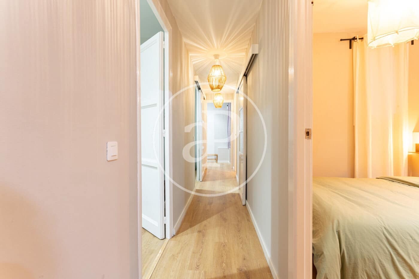 Appartement de 4 chambres à louer à Barcelone ville - 2 300 € (Ref: 9611515)