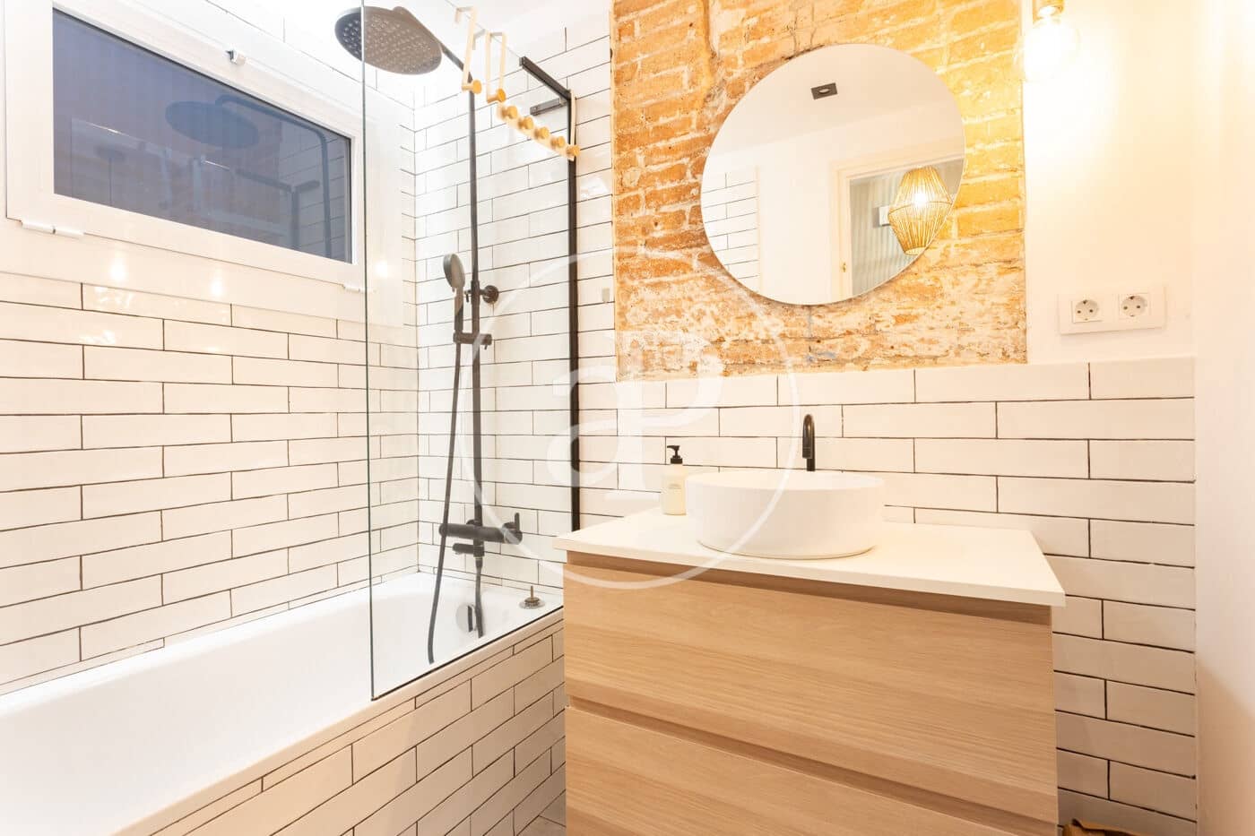 Appartement de 4 chambres à louer à Barcelone ville - 2 300 € (Ref: 9611515)