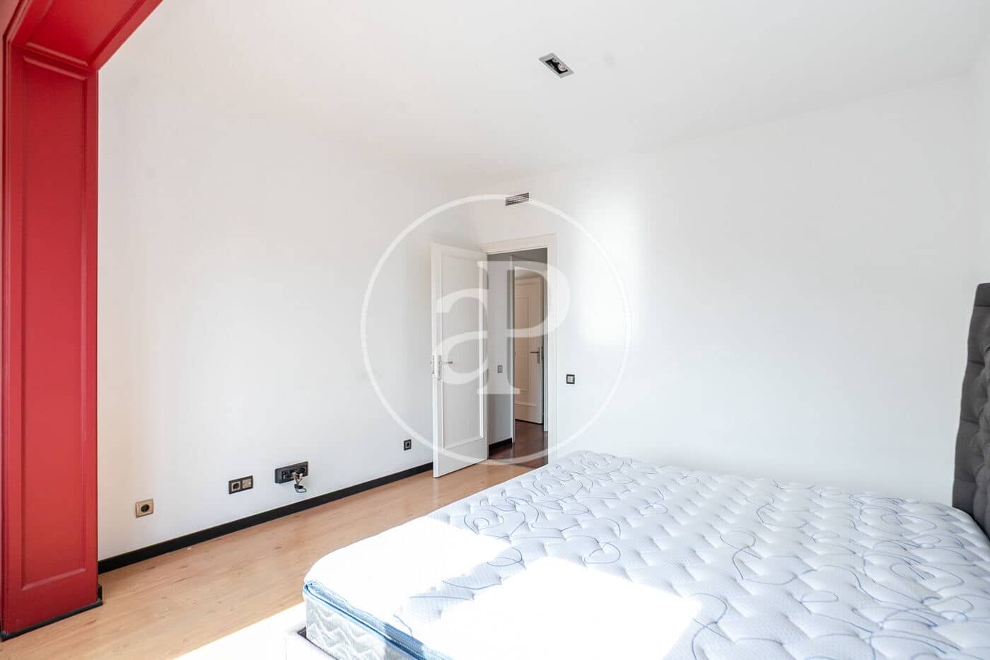 6 bedroom Apartment for sale in Barcelona city - € 1,450,000 (Ref: 9616137)