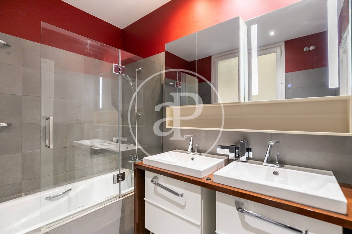 6 bedroom Apartment for sale in Barcelona city - € 1,450,000 (Ref: 9616137)