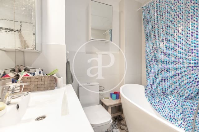 2 soveværelse Lejlighed til salg i El Raval, Barcelona by - € 310.000 (Ref: 9616139)