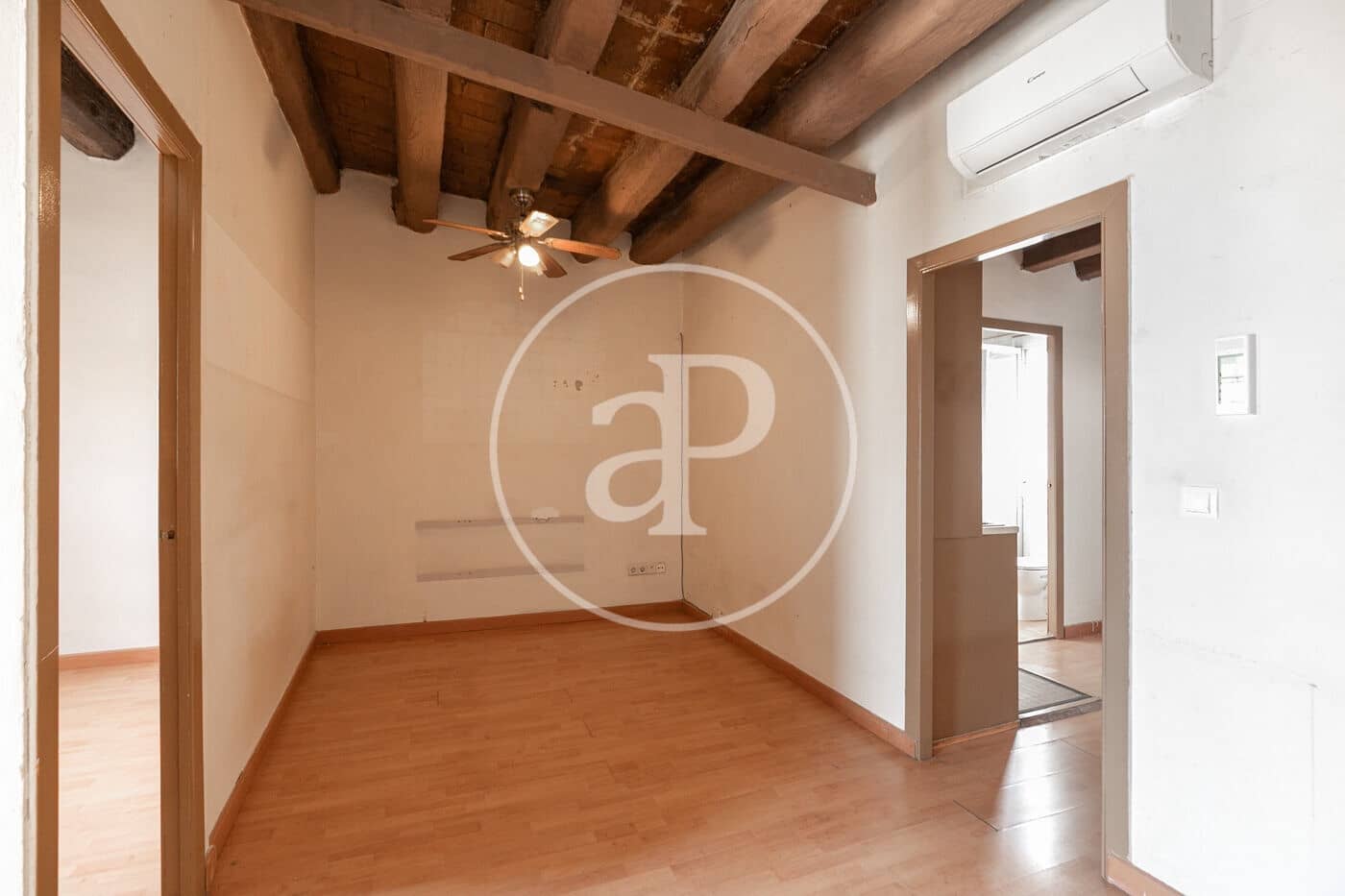 1 bedroom Penthouse for sale in Barcelona city - € 265,000 (Ref: 9616140)