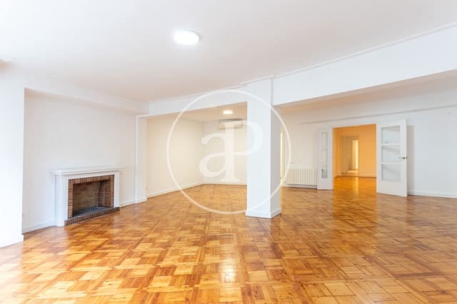 5 bedroom Apartment for rent in L'Antiga Esquerra de L'Eixample, Barcelona city - € 4,000 (Ref: 9619586)