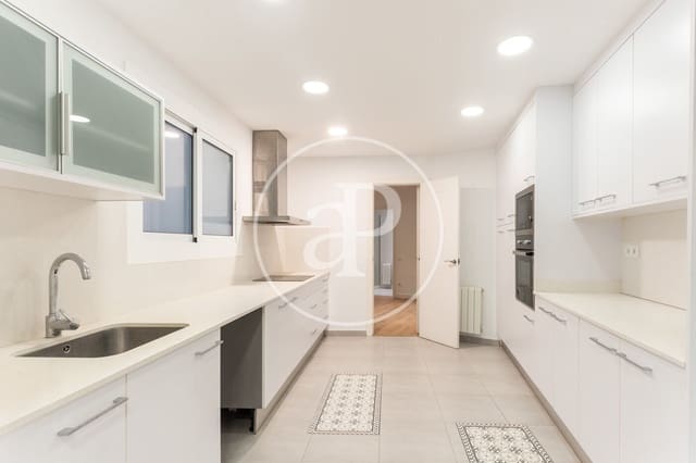 5 bedroom Apartment for rent in L'Antiga Esquerra de L'Eixample, Barcelona city - € 4,000 (Ref: 9619586)