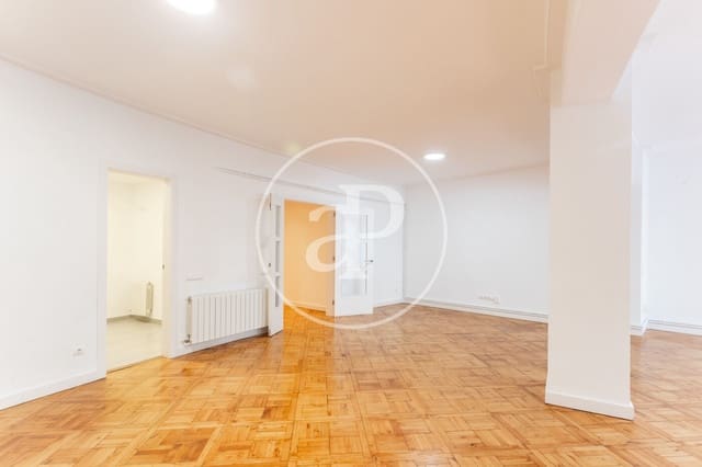 5 bedroom Apartment for rent in L'Antiga Esquerra de L'Eixample, Barcelona city - € 4,000 (Ref: 9619586)