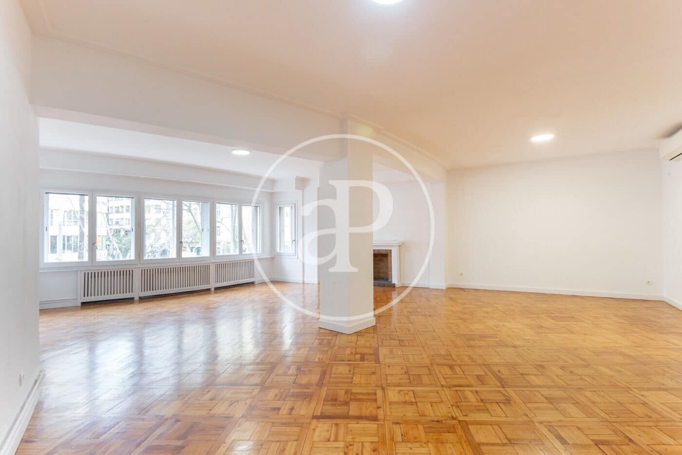 5 bedroom Apartment for rent in Barcelona city - € 4,000 (Ref: 9619586)