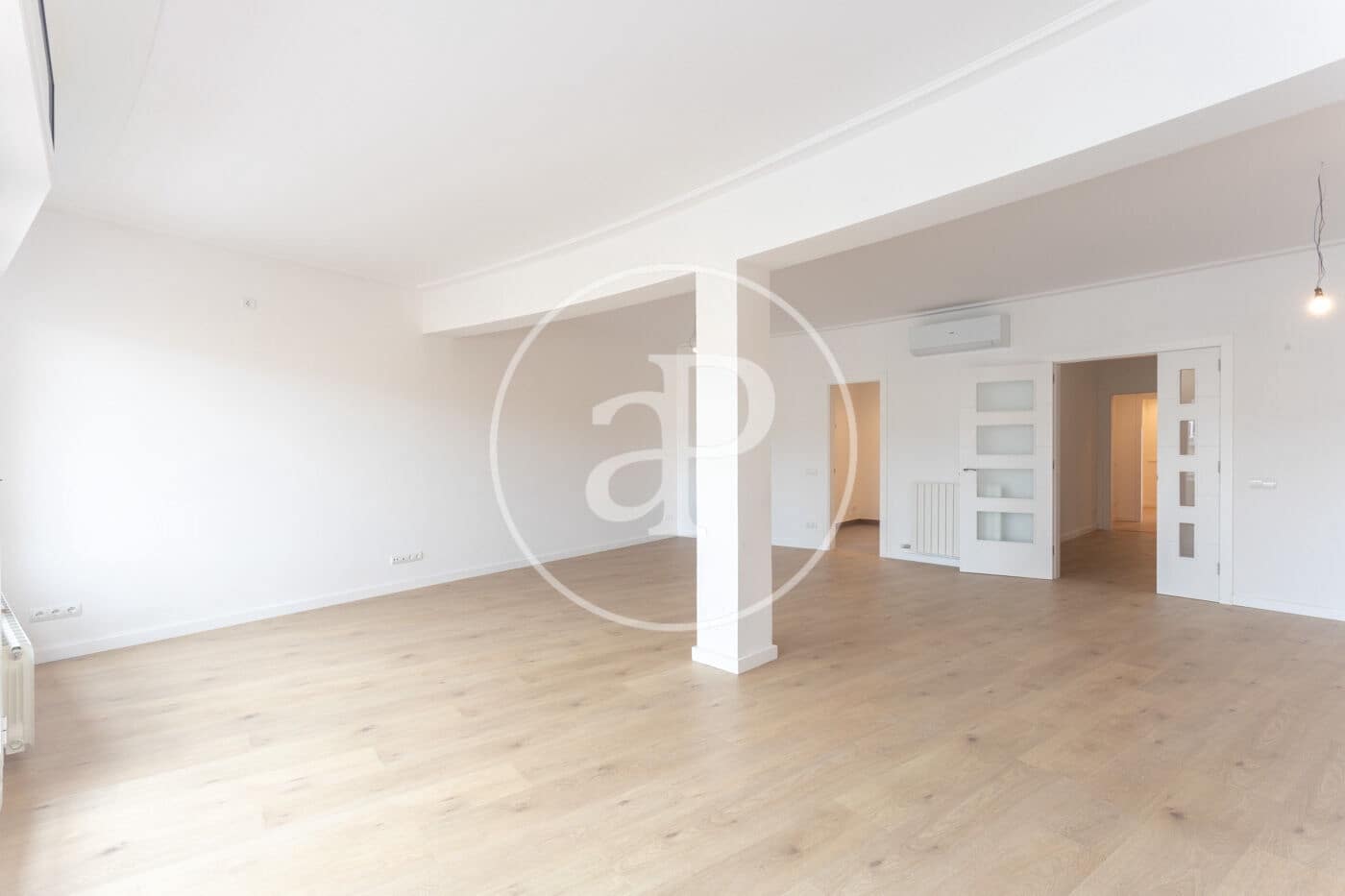 5 soverom Leilighet til leie i Barcelona by - € 6 300 (Ref: 9619587)