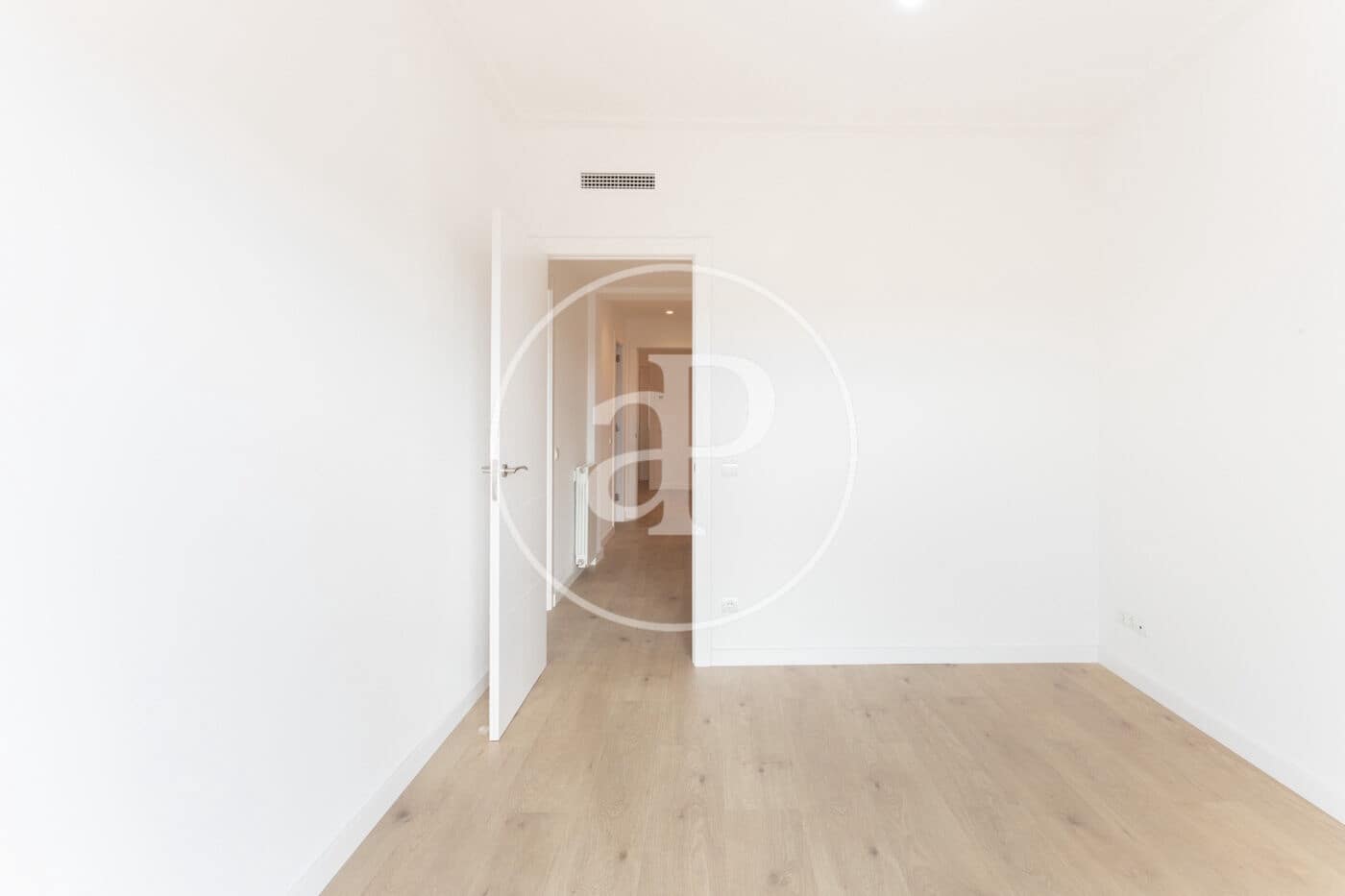 5 soverom Leilighet til leie i Barcelona by - € 6 300 (Ref: 9619587)