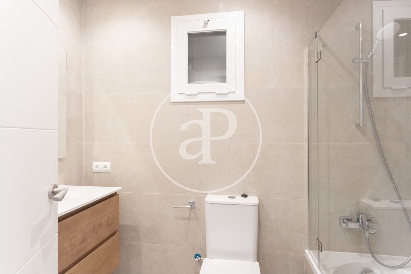 5 soverom Leilighet til leie i Barcelona by - € 6 300 (Ref: 9619587)