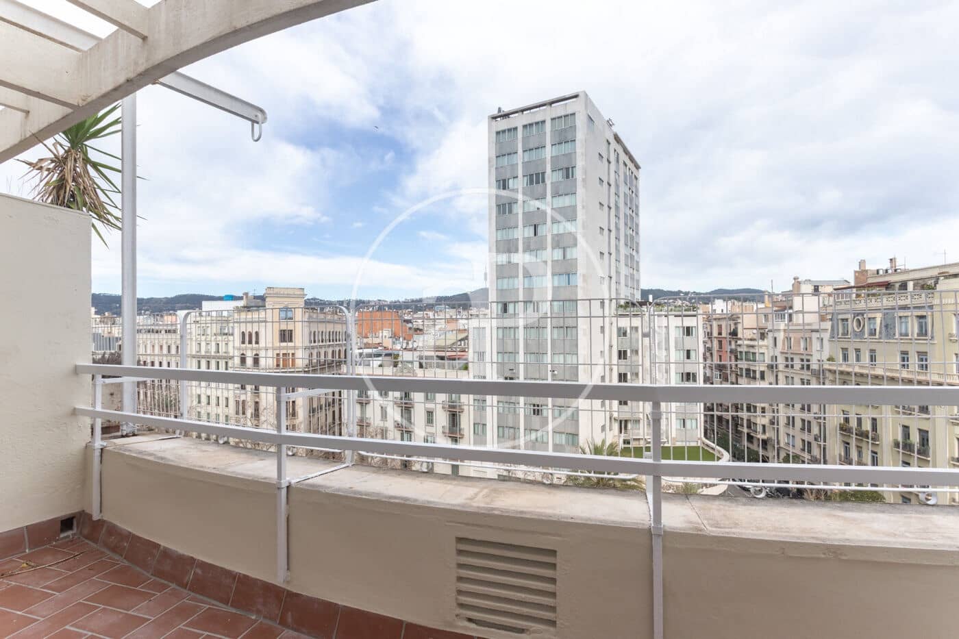 5 soverom Leilighet til leie i Barcelona by - € 6 300 (Ref: 9619587)