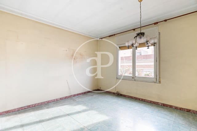 3 bedroom Apartment for sale in Sant Martí de Provenals, Barcelona city - € 350,000 (Ref: 9619588)