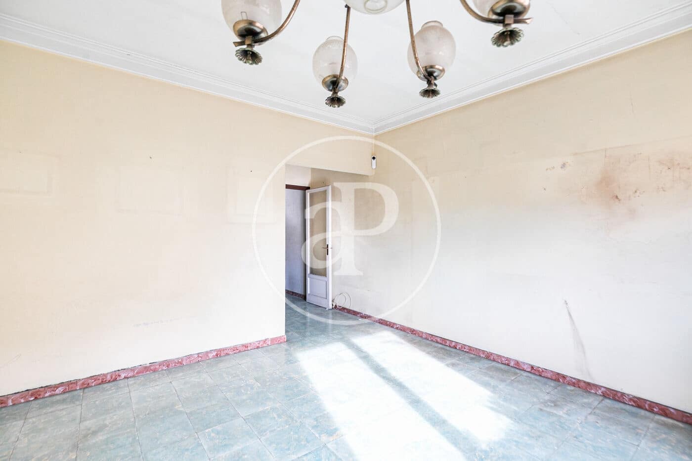 3 bedroom Apartment for sale in Barcelona city - € 350,000 (Ref: 9619588)