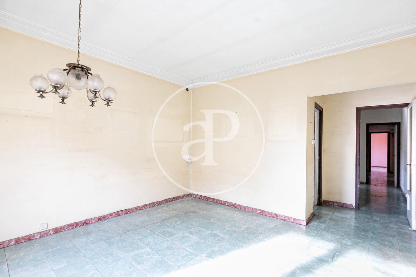 3 bedroom Apartment for sale in Barcelona city - € 350,000 (Ref: 9619588)