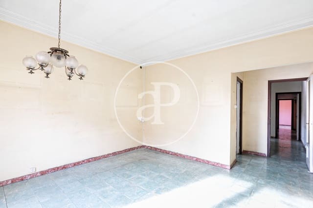 3 bedroom Apartment for sale in Sant Martí de Provenals, Barcelona city - € 350,000 (Ref: 9619588)