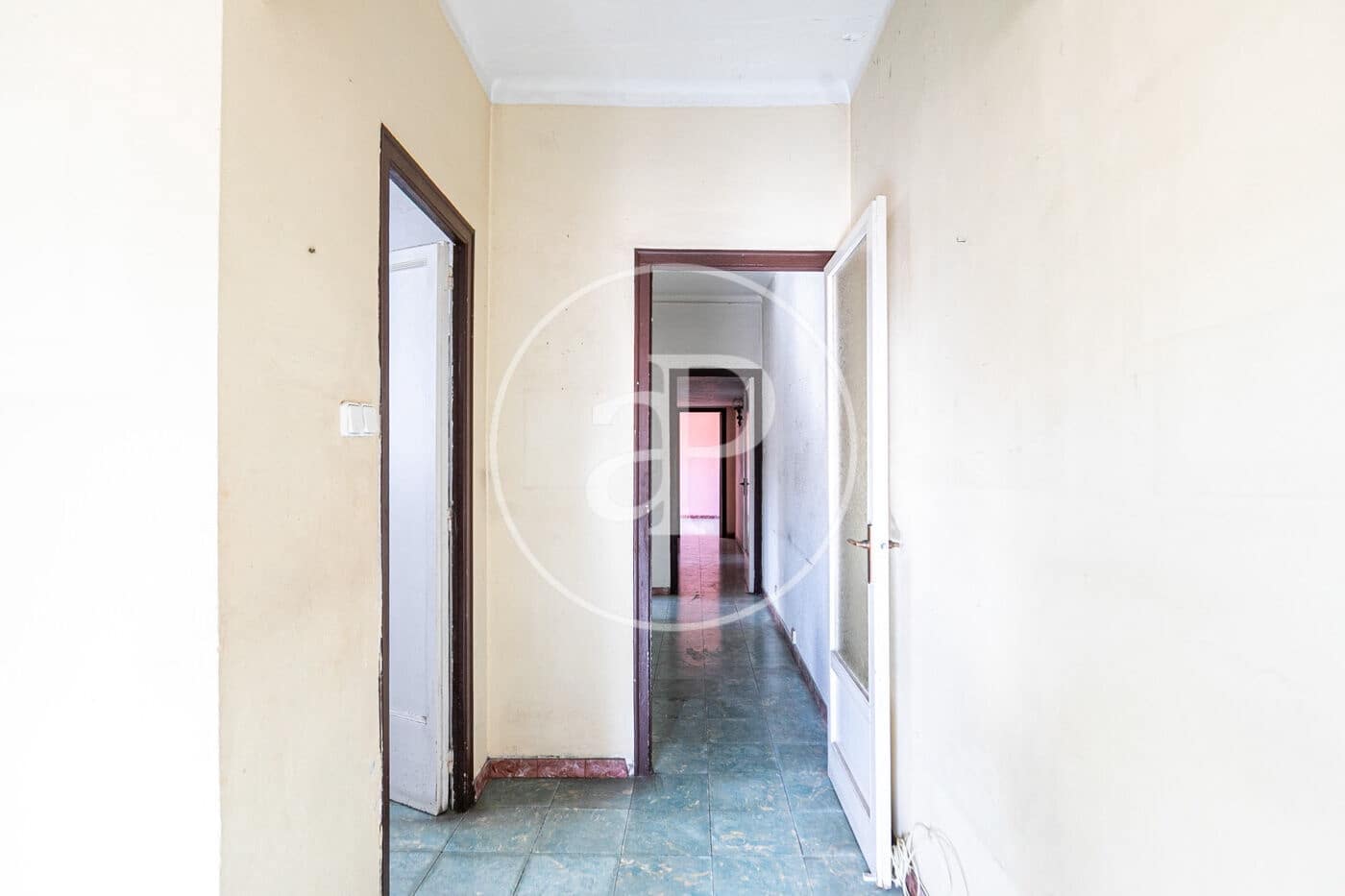 3 bedroom Apartment for sale in Barcelona city - € 350,000 (Ref: 9619588)