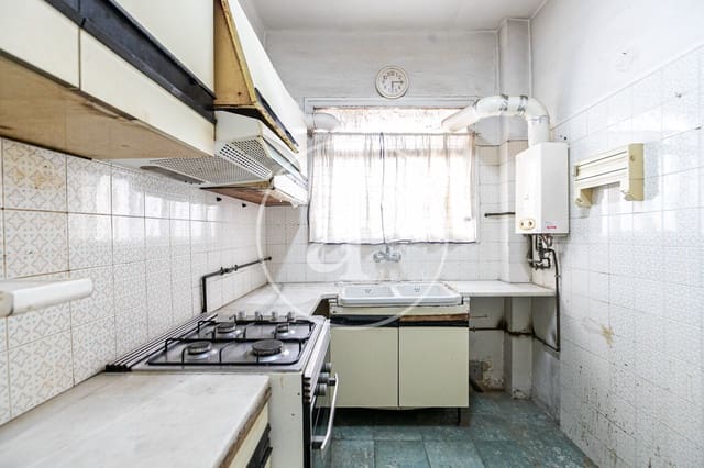 3 bedroom Apartment for sale in Sant Martí de Provenals, Barcelona city - € 350,000 (Ref: 9619588)