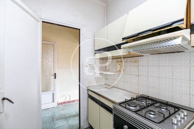 3 bedroom Apartment for sale in Sant Martí de Provenals, Barcelona city - € 350,000 (Ref: 9619588)