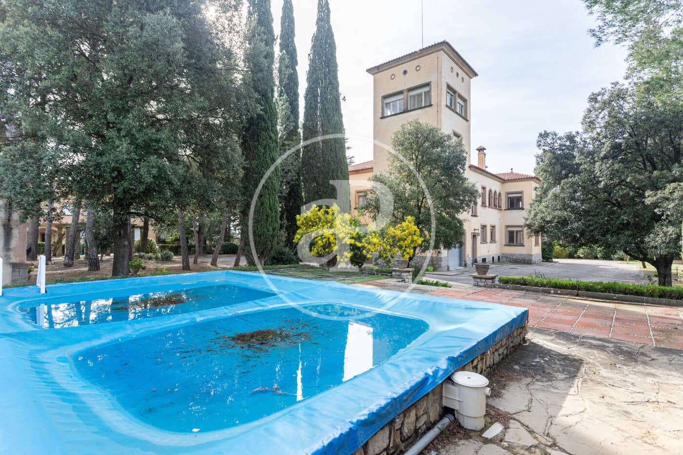 12 bedroom Villa for sale in Terrassa with pool - € 1,850,000 (Ref: 9627562)