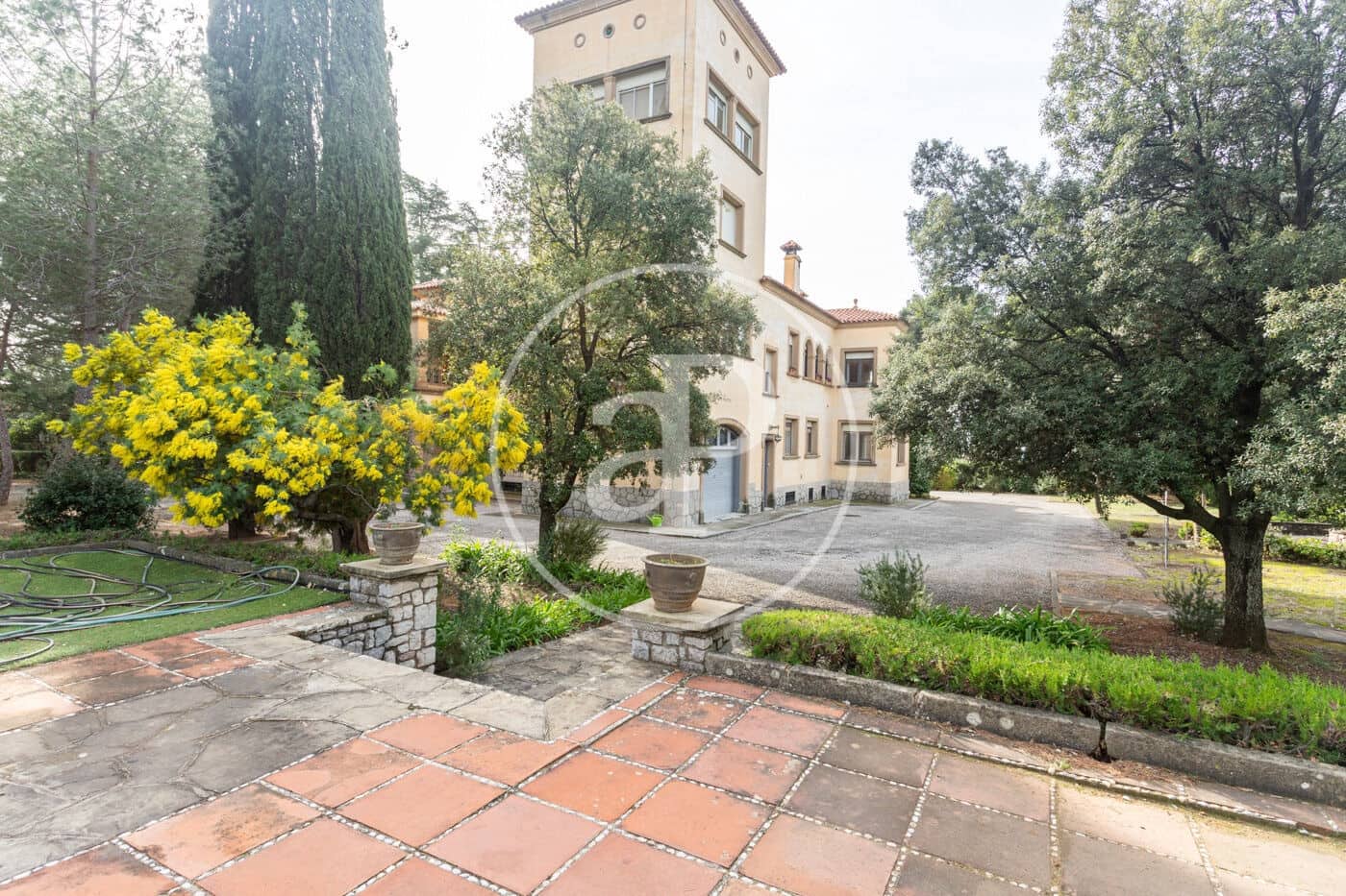 12 bedroom Villa for sale in Terrassa with pool - € 1,850,000 (Ref: 9627562)