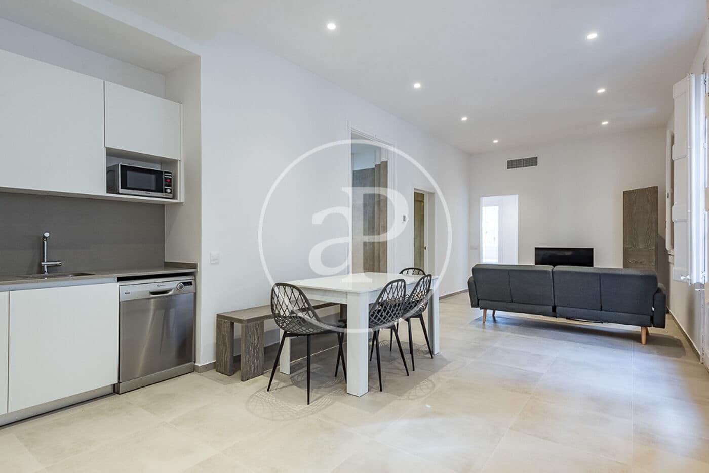 3 soveværelse Lejlighed til leje i Barcelona by - € 2.420 (Ref: 9634577)