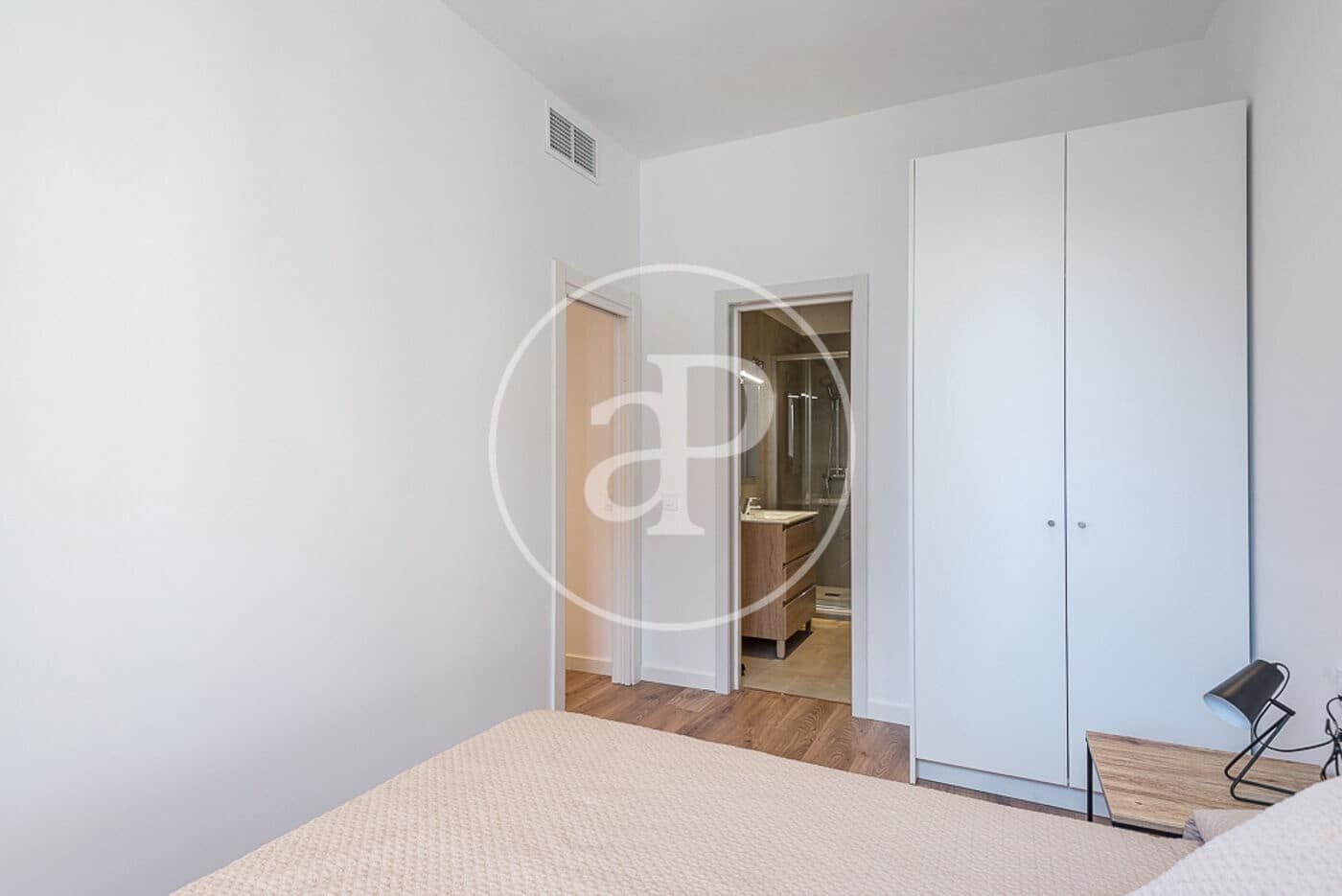 3 soveværelse Lejlighed til leje i Barcelona by - € 2.420 (Ref: 9634577)