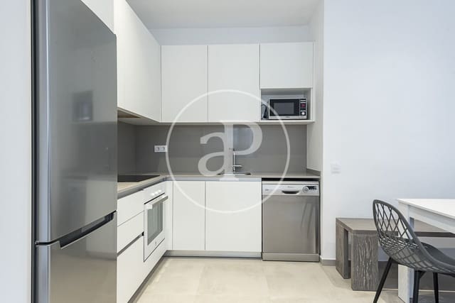 3 soveværelse Lejlighed til leje i El Barri Gòtic, Barcelona by - € 2.420 (Ref: 9634577)