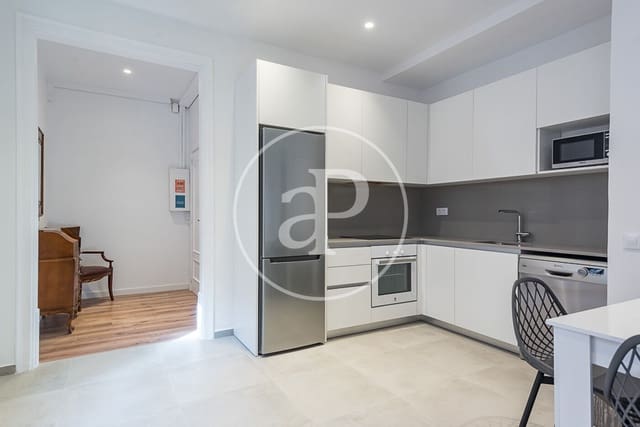 3 soveværelse Lejlighed til leje i El Barri Gòtic, Barcelona by - € 2.420 (Ref: 9634577)