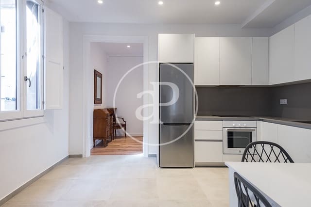 3 soveværelse Lejlighed til leje i El Barri Gòtic, Barcelona by - € 2.420 (Ref: 9634577)