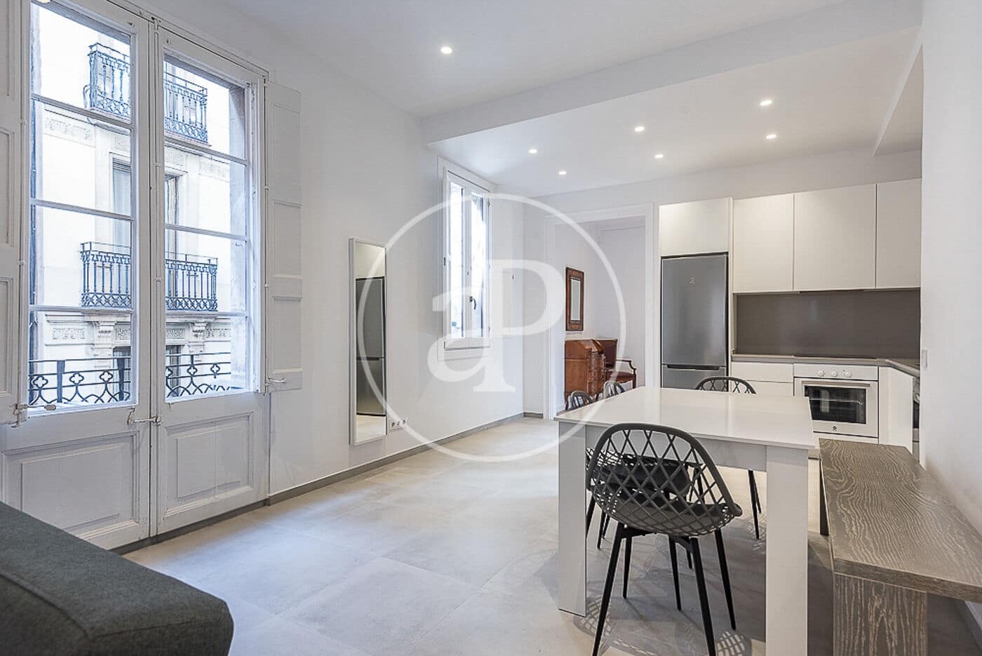 3 soveværelse Lejlighed til leje i Barcelona by - € 2.420 (Ref: 9634577)