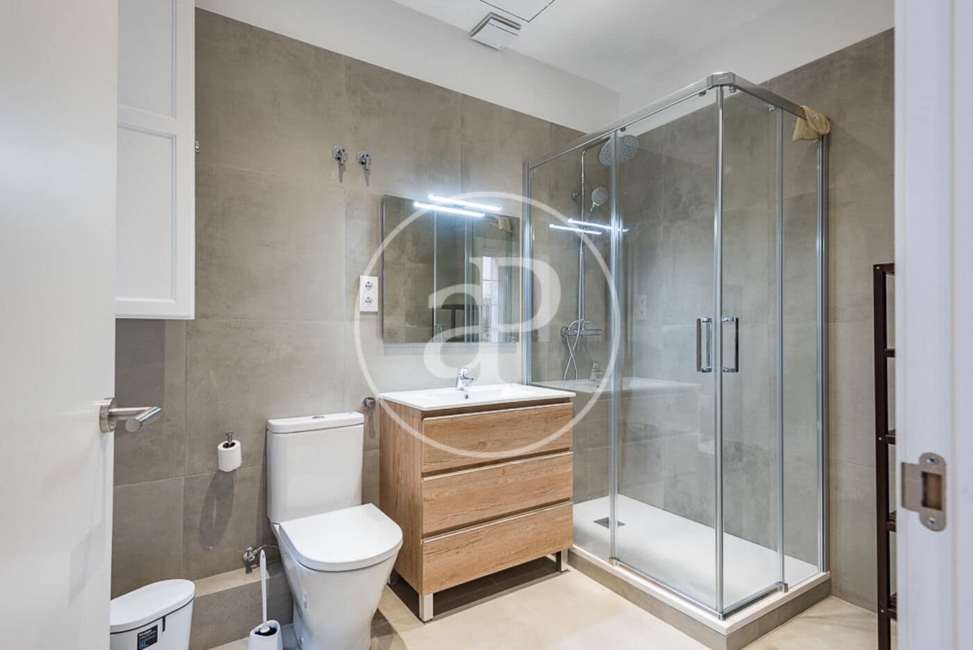 3 soveværelse Lejlighed til leje i Barcelona by - € 2.420 (Ref: 9634577)