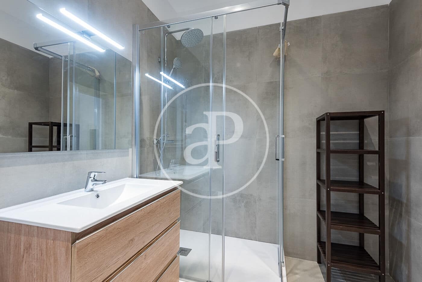 3 soveværelse Lejlighed til leje i Barcelona by - € 2.420 (Ref: 9634577)