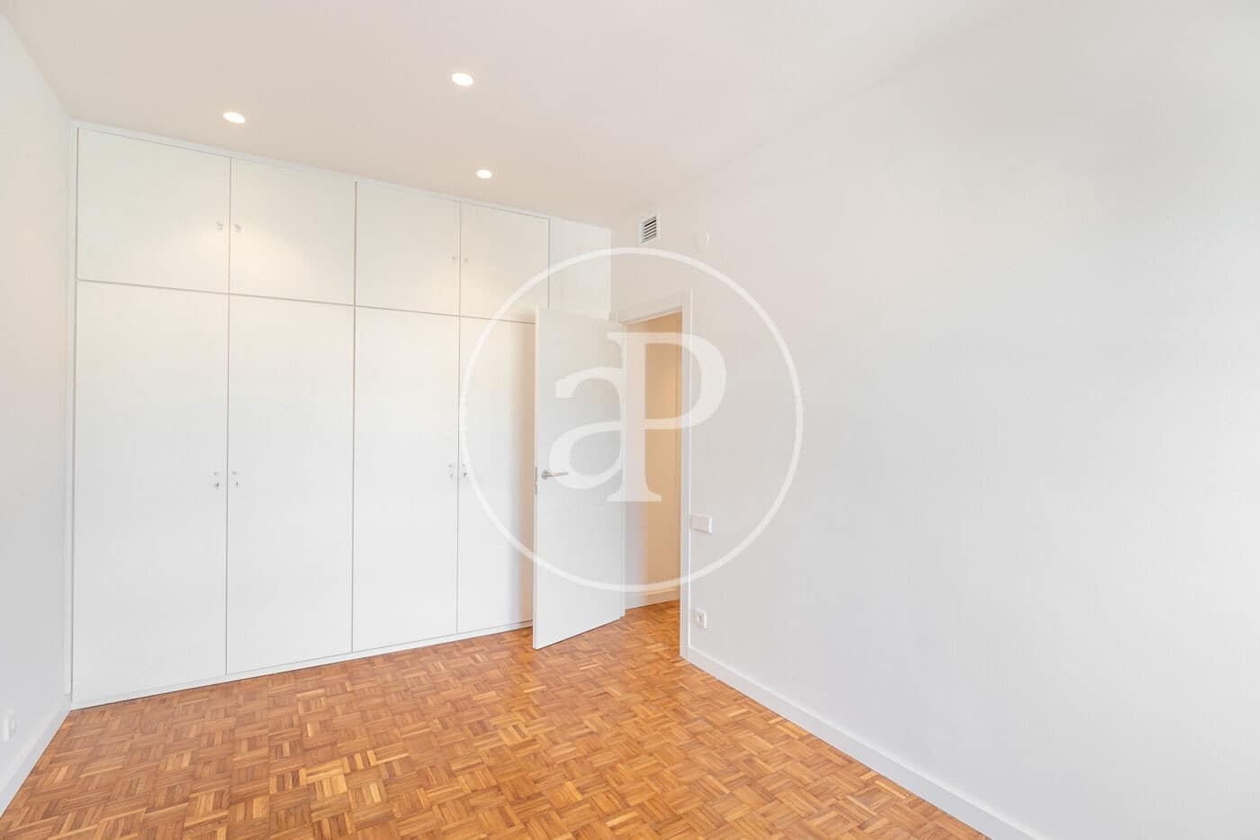 3 soveværelse Lejlighed til leje i Barcelona by - € 3.300 (Ref: 9634578)