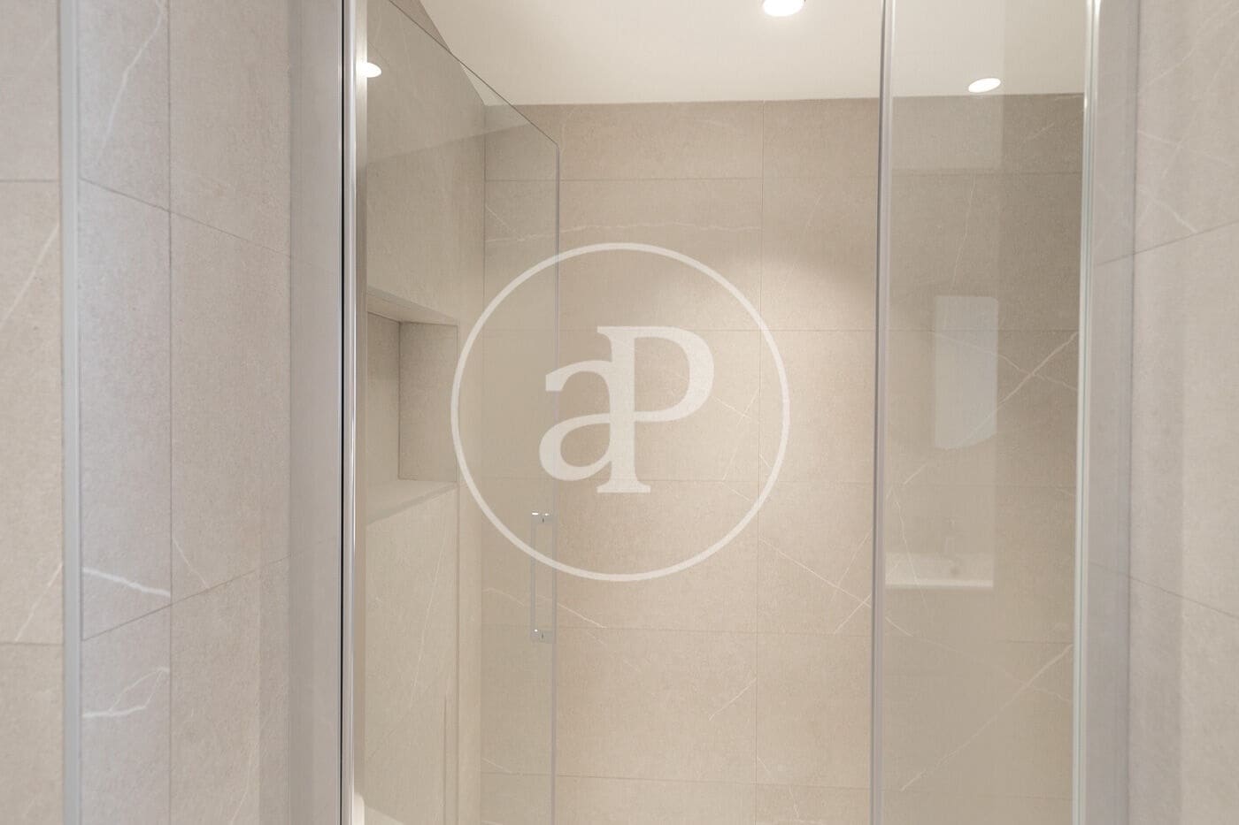 3 soveværelse Lejlighed til leje i Barcelona by - € 3.300 (Ref: 9634578)