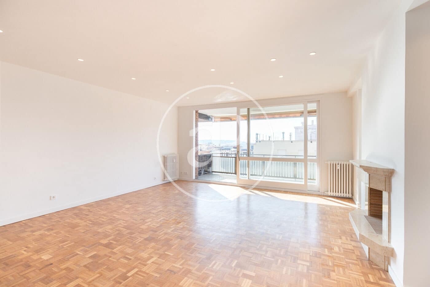 3 soveværelse Lejlighed til leje i Barcelona by - € 3.300 (Ref: 9634578)