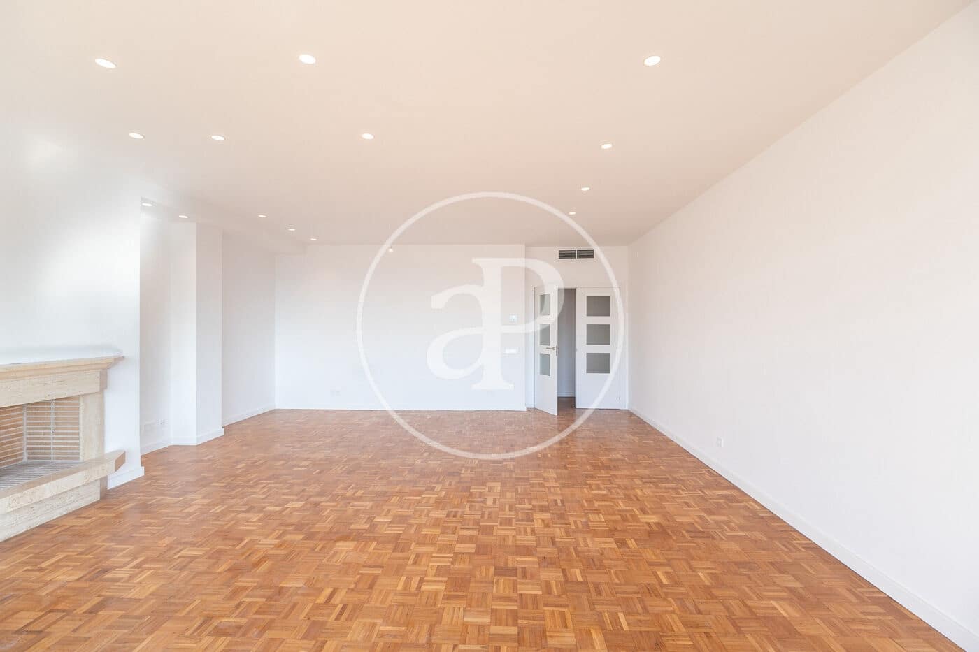 3 soveværelse Lejlighed til leje i Barcelona by - € 3.300 (Ref: 9634578)