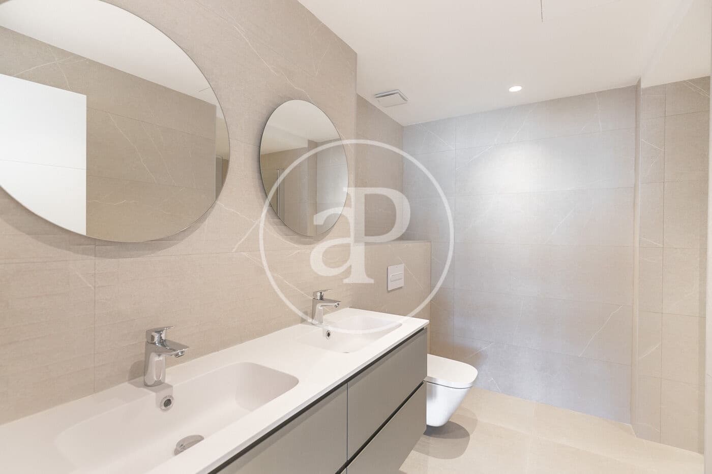 3 soveværelse Lejlighed til leje i Barcelona by - € 3.300 (Ref: 9634578)