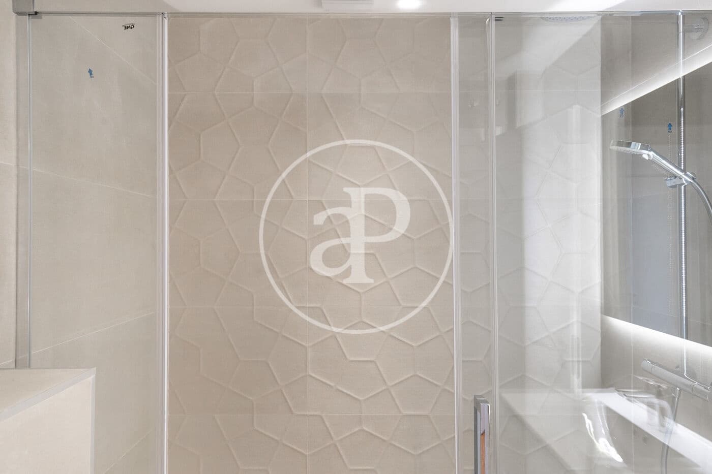 3 soveværelse Lejlighed til leje i Barcelona by - € 3.300 (Ref: 9634578)