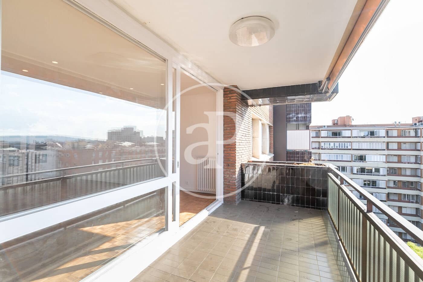 3 soveværelse Lejlighed til leje i Barcelona by - € 3.300 (Ref: 9634578)