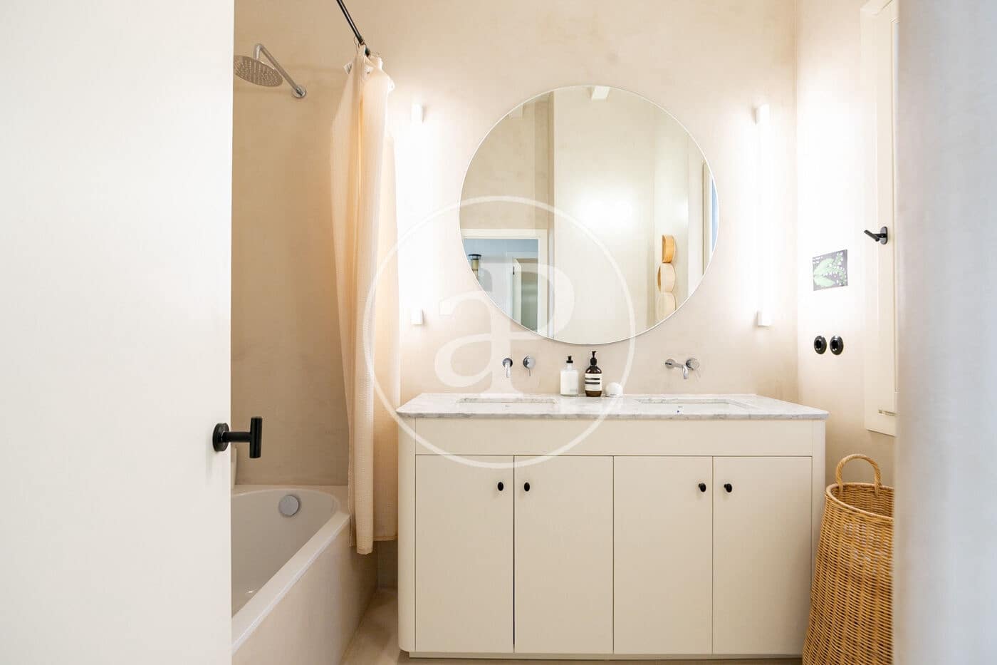 3 bedroom Apartment for sale in Barcelona city - € 980,000 (Ref: 9634579)