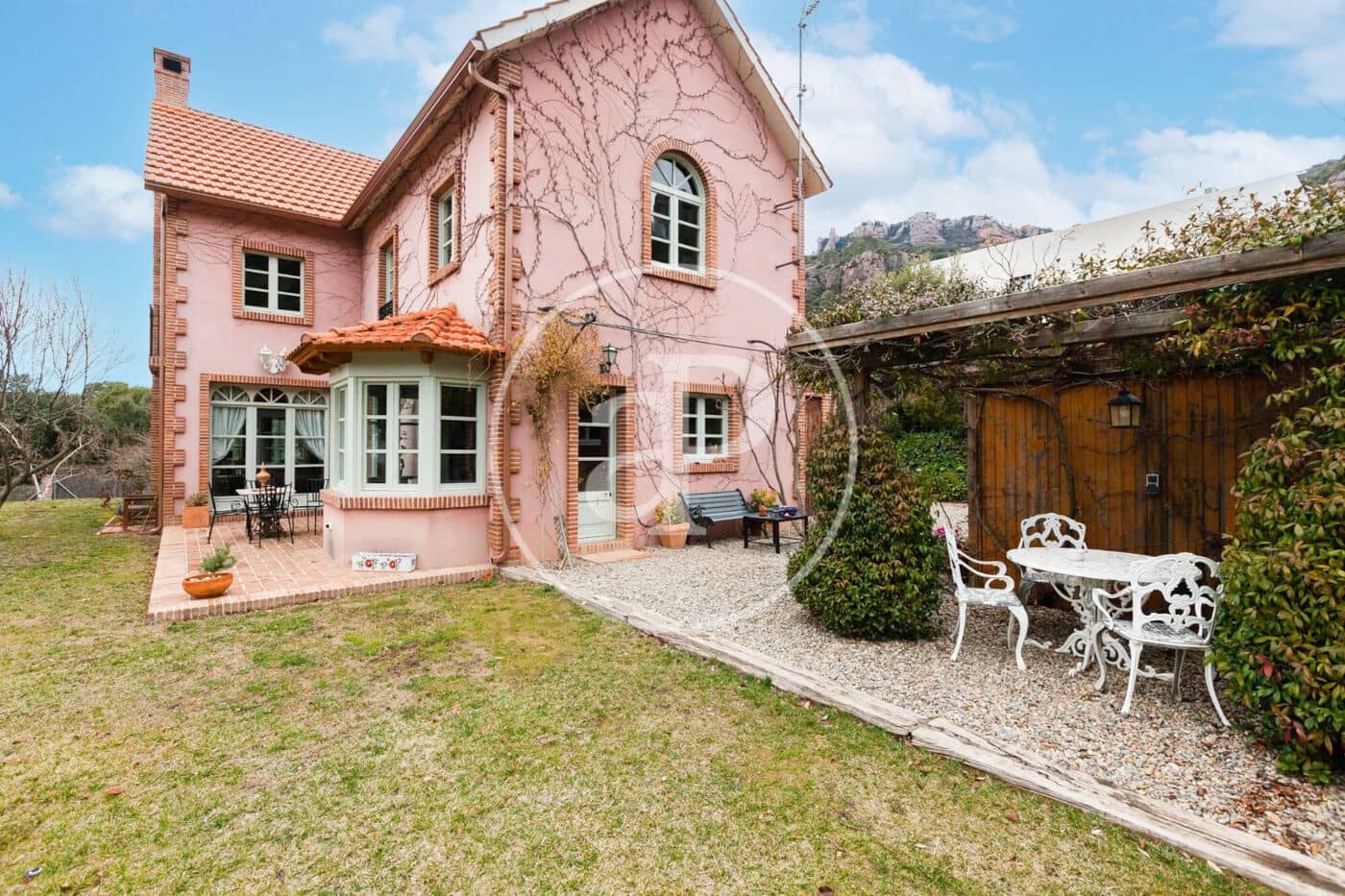 5 soveværelse Villa til salg i Matadepera med swimmingpool - € 980.000 (Ref: 9637540)